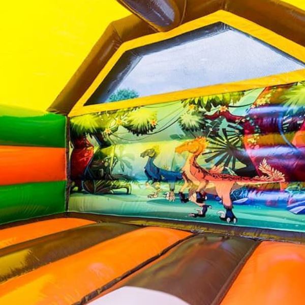 Springkussen dino met glijbaan